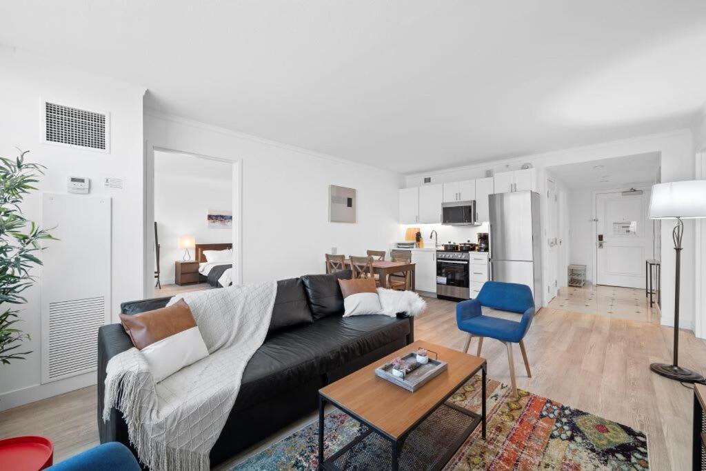 Apartment Cozysuites Two Modern On The Boardwalk