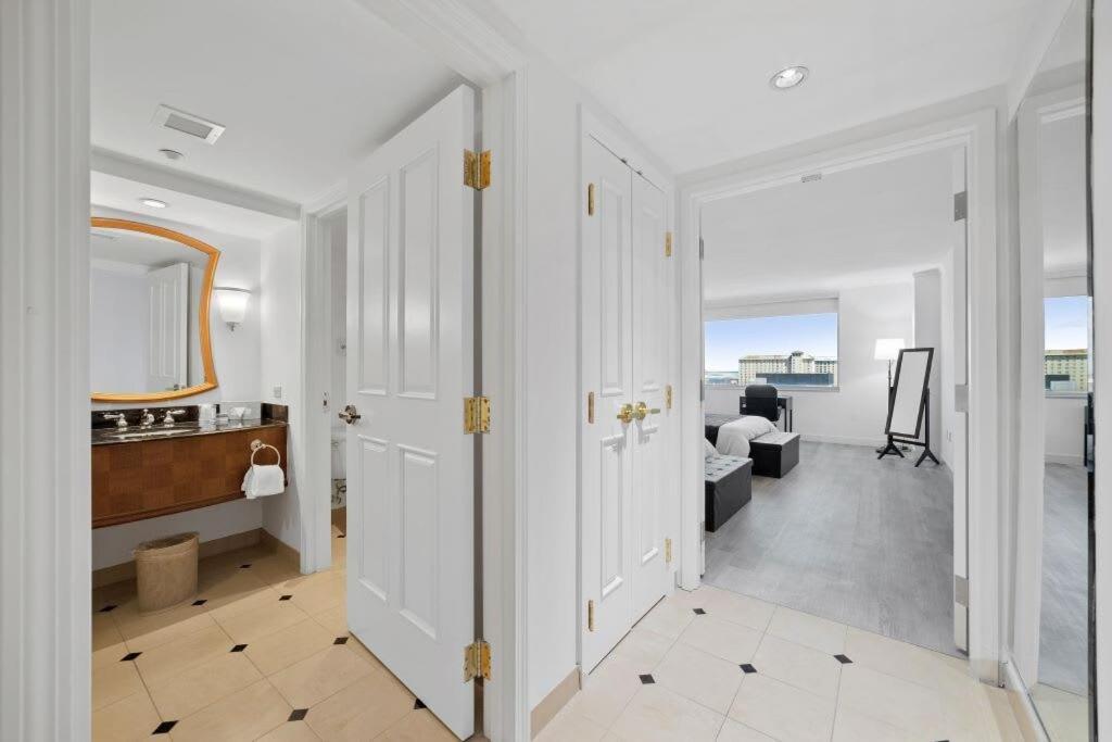 Apartment Cozysuites Two Modern On The Boardwalk *